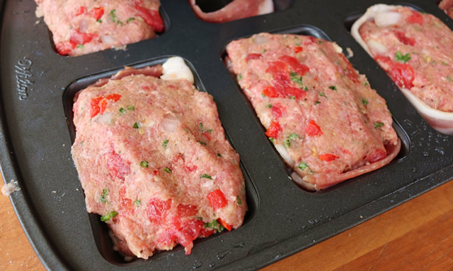 mini meatloaf in pan